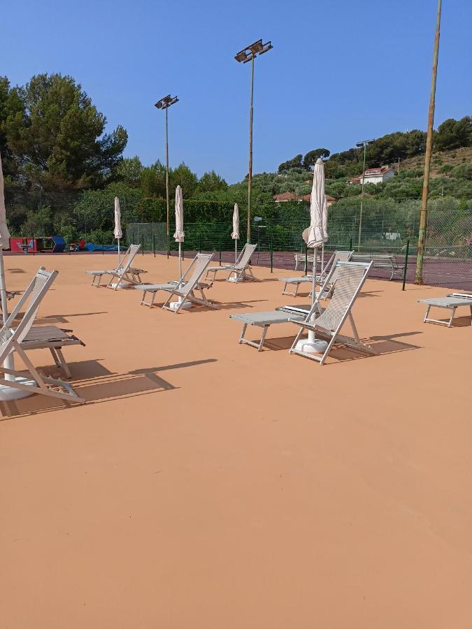 Il Borgo Della Rovere San Bartolomeo Al Mare Bagian luar foto