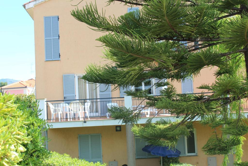 Il Borgo Della Rovere San Bartolomeo Al Mare Bagian luar foto