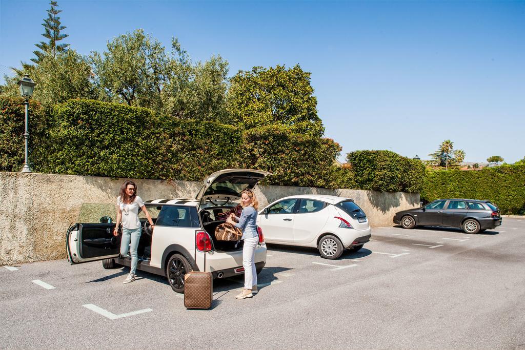 Il Borgo Della Rovere San Bartolomeo Al Mare Bagian luar foto