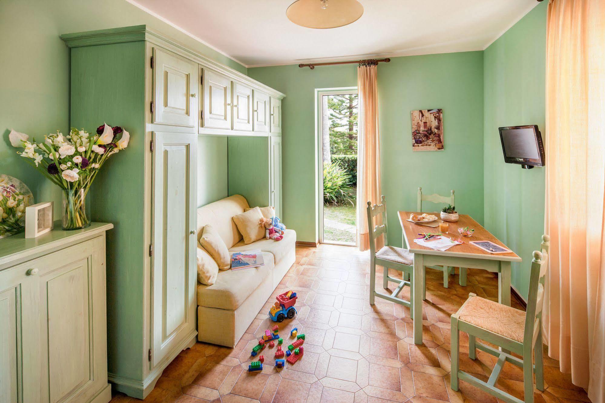 Il Borgo Della Rovere San Bartolomeo Al Mare Bagian luar foto