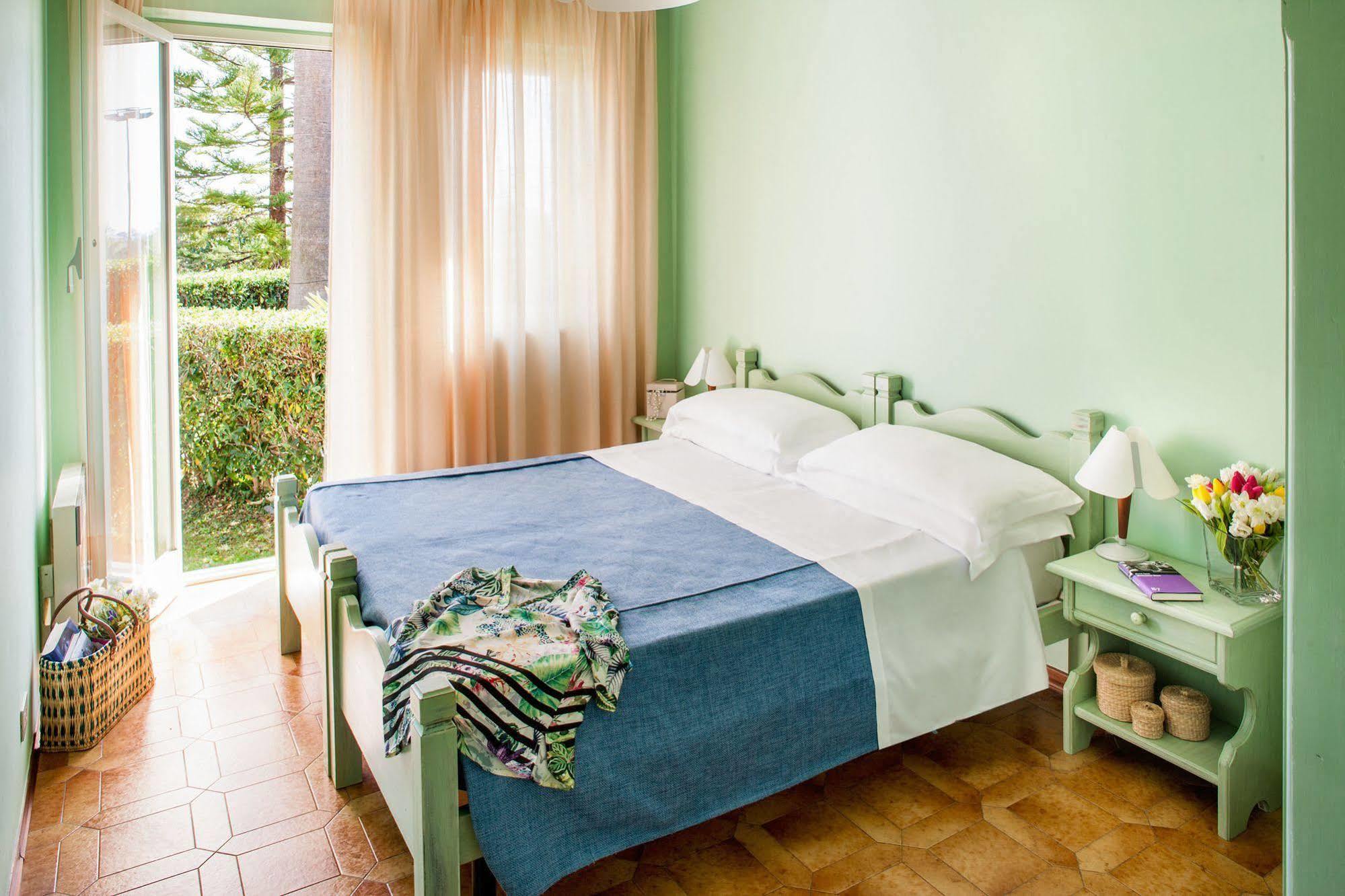 Il Borgo Della Rovere San Bartolomeo Al Mare Bagian luar foto