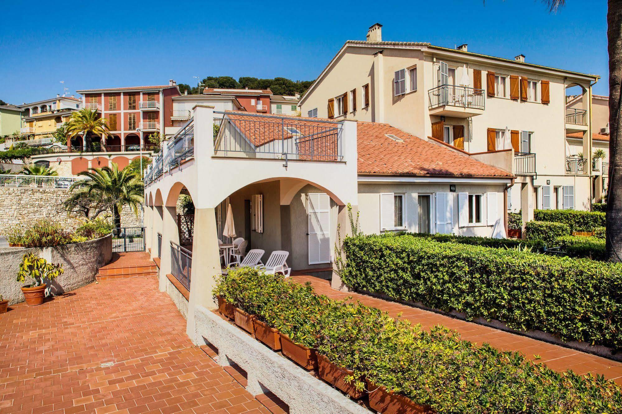 Il Borgo Della Rovere San Bartolomeo Al Mare Bagian luar foto