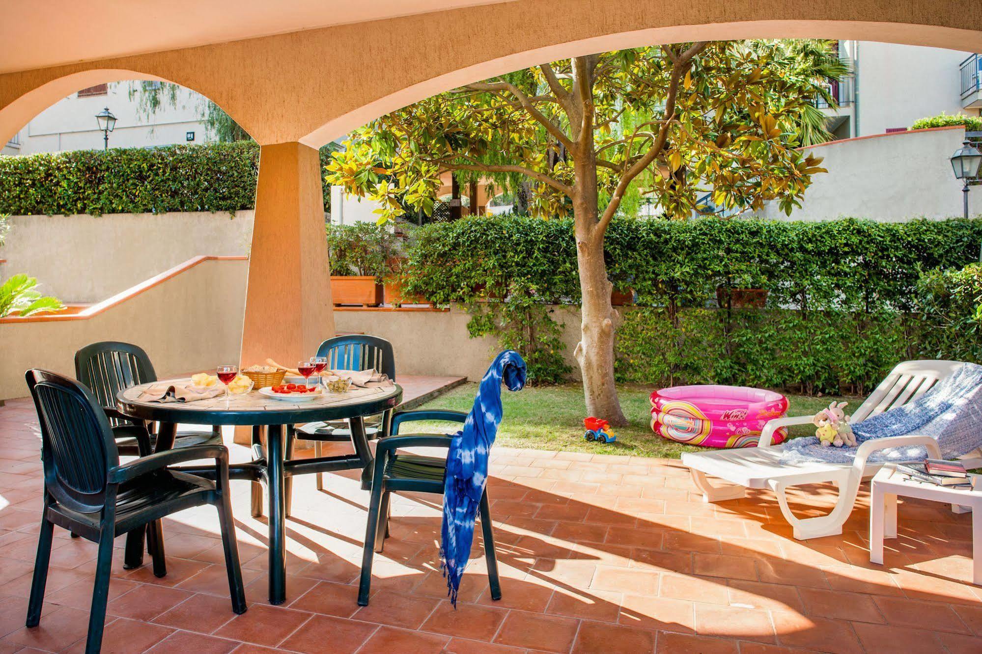 Il Borgo Della Rovere San Bartolomeo Al Mare Bagian luar foto