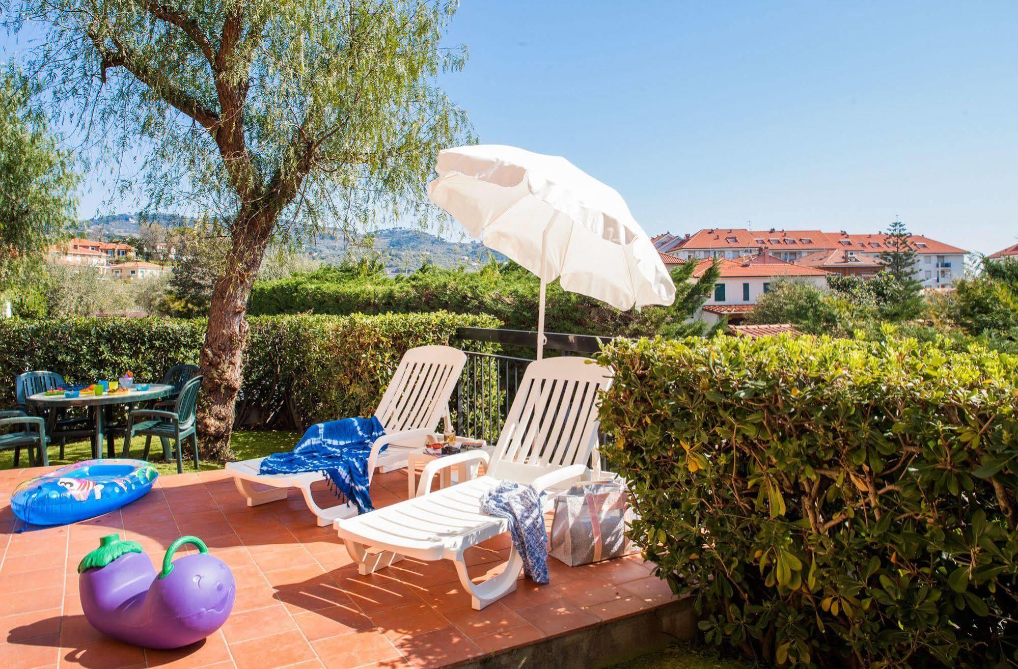 Il Borgo Della Rovere San Bartolomeo Al Mare Bagian luar foto